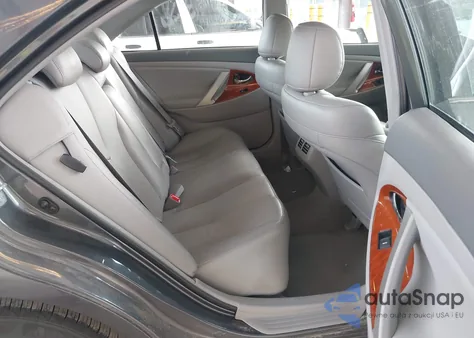 2011 Toyota Camry Hybrid z USA, uszkodzony, nr VIN 4T1BB3EK5BU140874